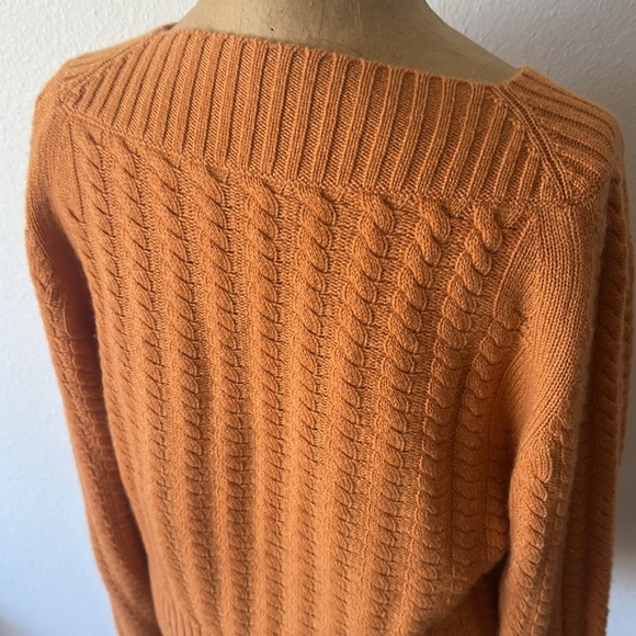 Theory sz S cashmere orange sweater v neck cable knit super soft great condition - Picture 4 of 8